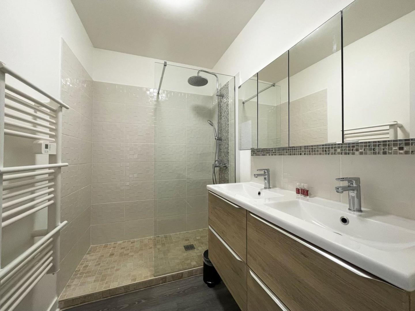 Au Bord De L'Eure - Free Parking Apartment Chartres Exterior photo